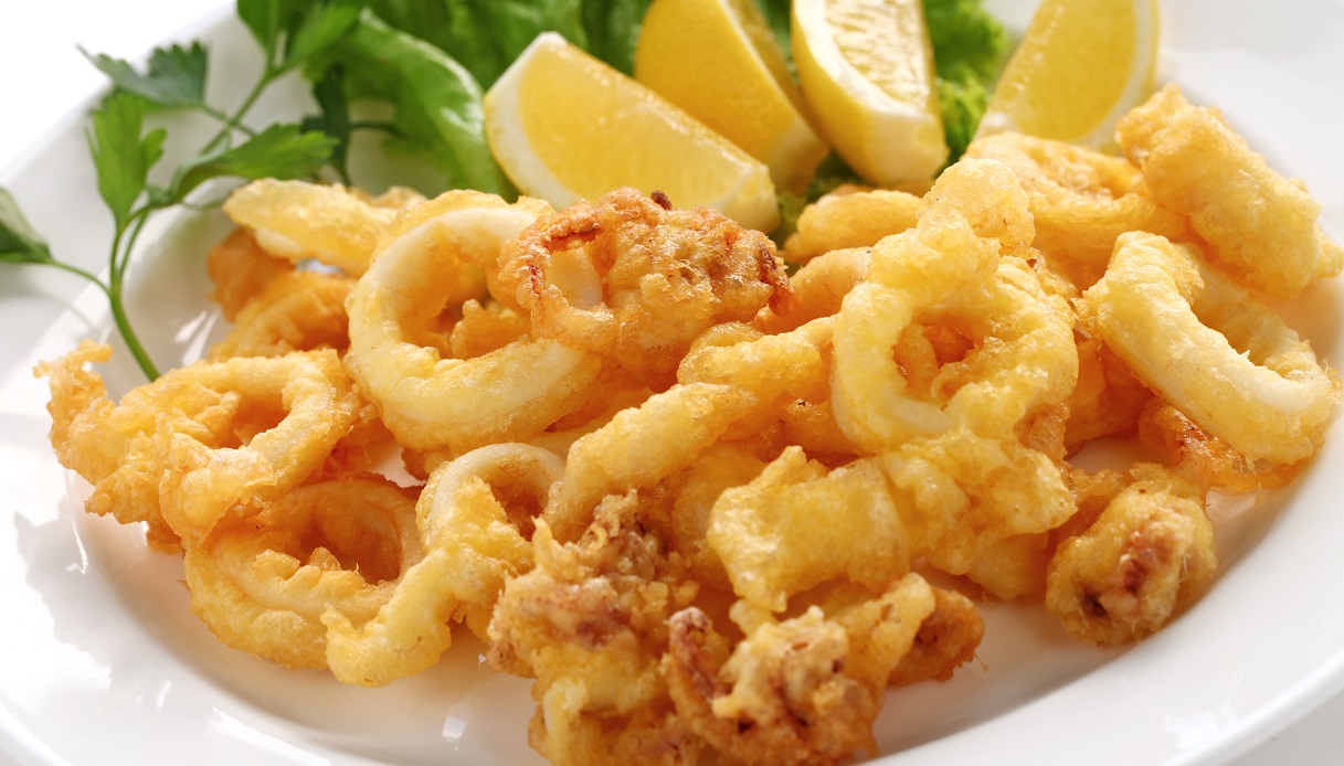 fried calamari, fried squid with lemon